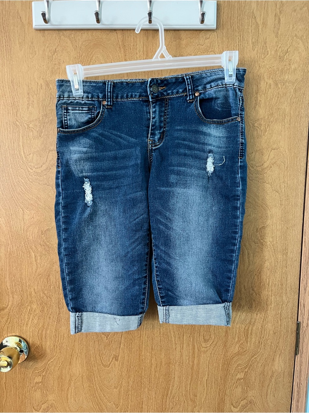 Rue21 Women’s Dark Wash Distressed Denim Bermuda Shorts SZ 7/8 Waist 30” EUC